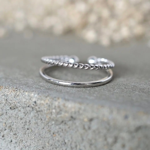 重ね付けに見える ツイストプレーンリング 金属アレルギー対応