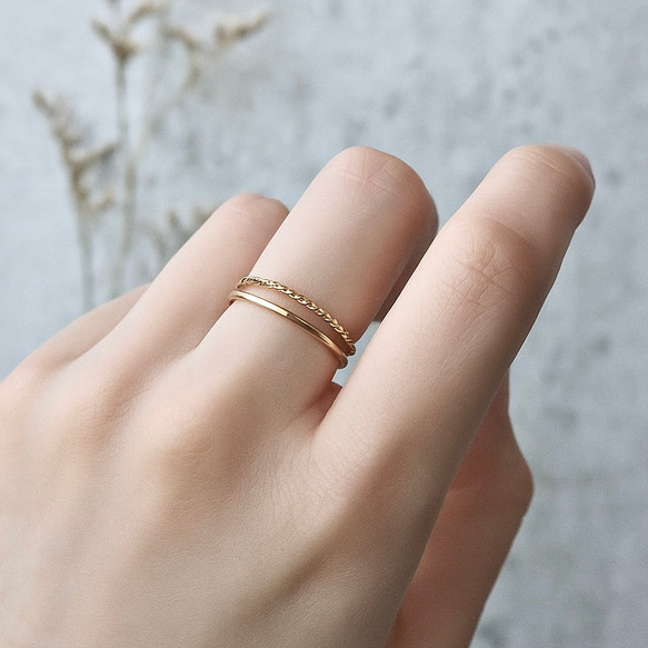 重ね付けに見える ツイストプレーンリング 金属アレルギー対応