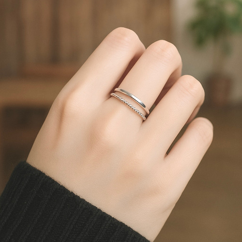 重ね付けに見える ツイストプレーンリング 金属アレルギー対応