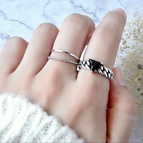 重ね付けに見える ツイストプレーンリング 金属アレルギー対応