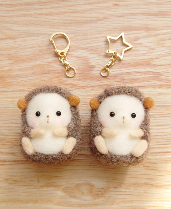 ネ*ネ様 ハリネズミのあみぐるみがま口キーホルダー どっしりカエルとおたまじゃくしのあみぐるみがま口キーホルダー