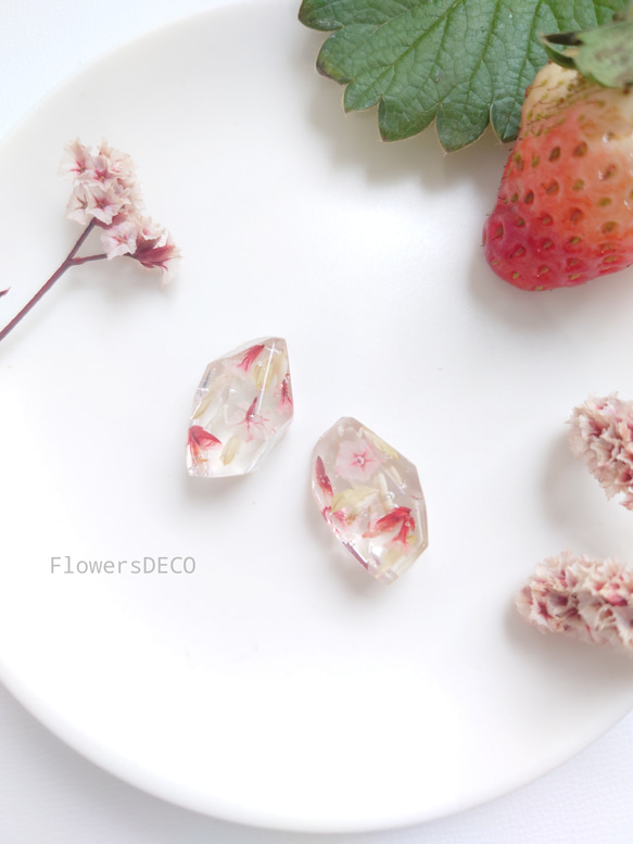 Simple FlowerCrystal ストロベリーカラー【イヤリング・スタッドピアス】 1枚目の画像