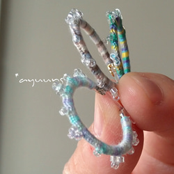 刺繡糸とガラスビーズ*Simpleフープピアス/一点物 1枚目の画像