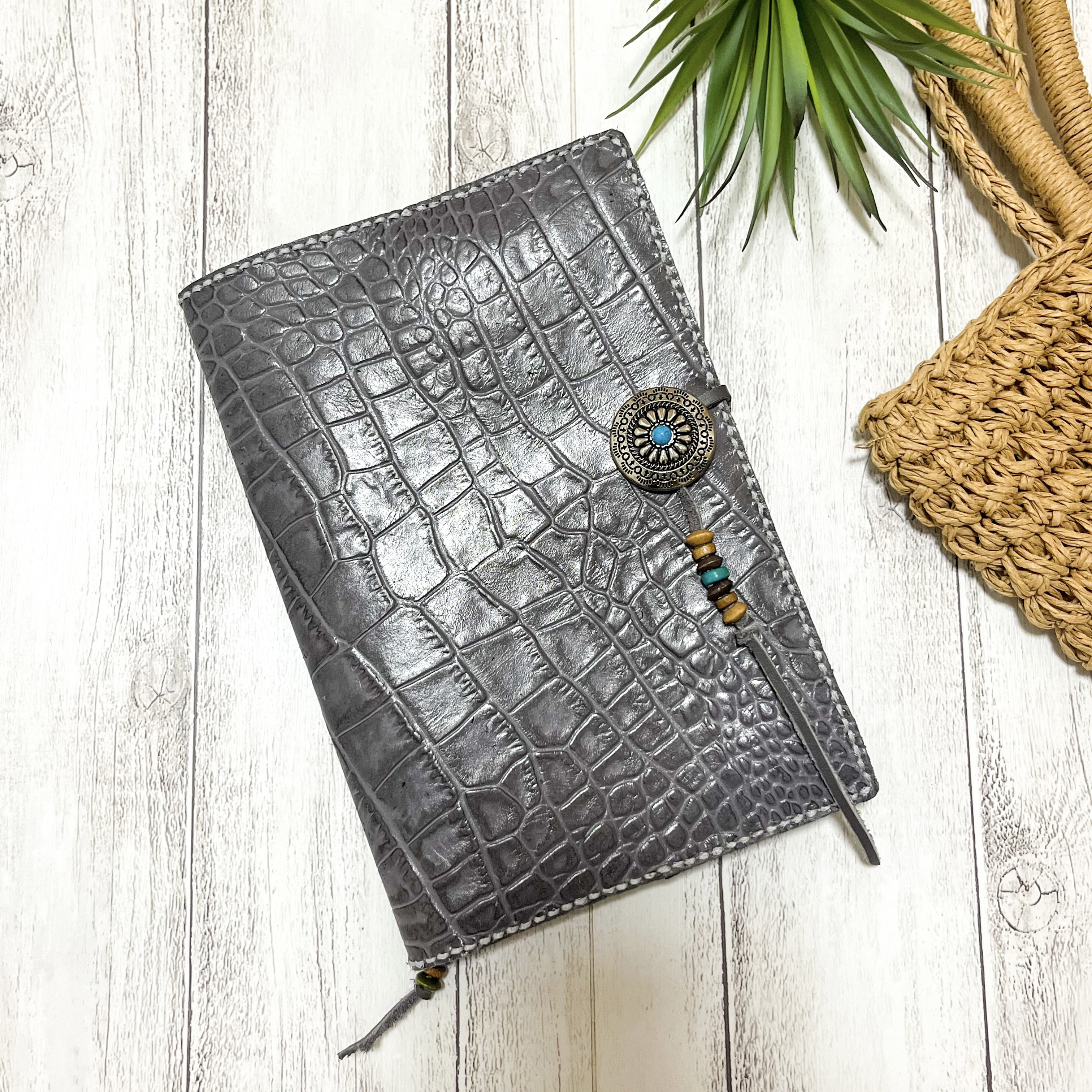 スケジュール帳カバー　クロコ柄　グレー　2025 レザークラフト  本革　ブックカバー  革