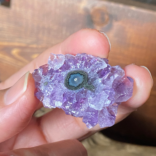 天然石アメジストのフラワー型原石　置物　鉱物NO.063003 天然石アメジストのフラワー型原石 置物 鉱物NO.063003 置物