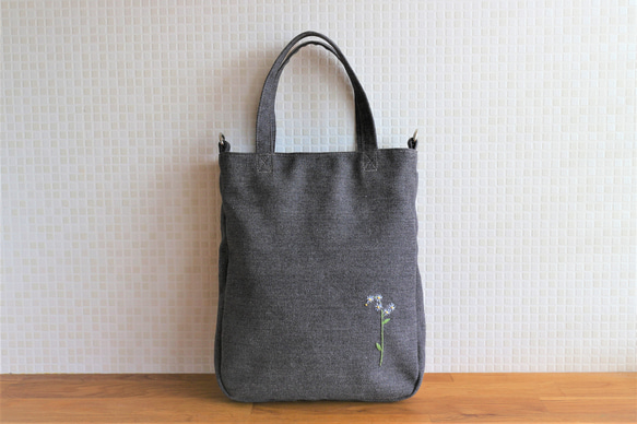 手刺繍 2wayサコッシュ【色んなお花＊Charcoal Grey】送料無料 2枚目の画像