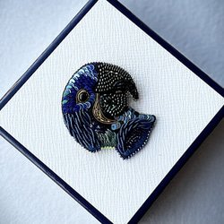 ビーズ刺繍のブローチ　-オウムparrot- 5枚目の画像
