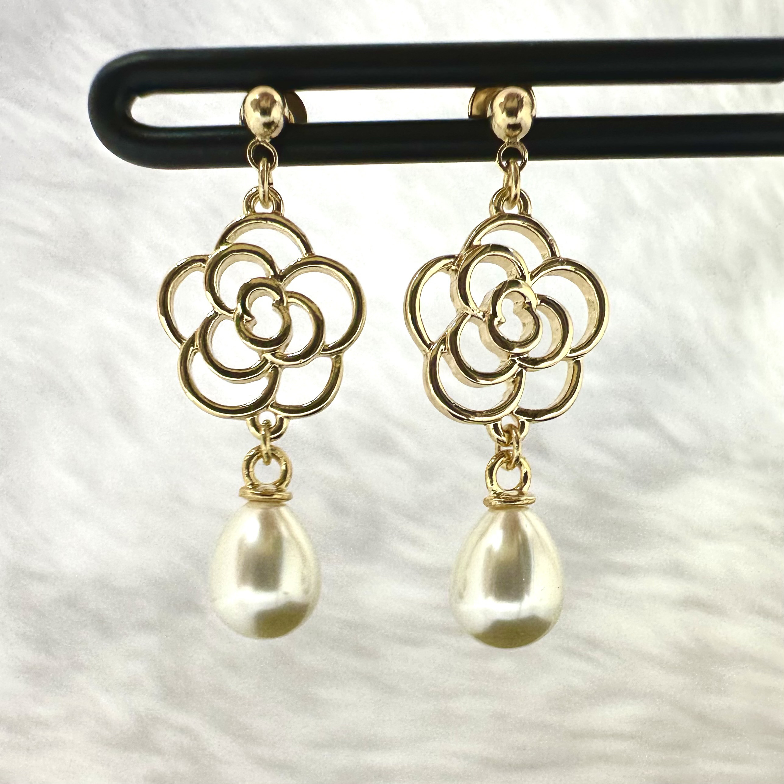 ⭐CHANEL⭐ シャネル カメリア ピアス フェイクパール 00T