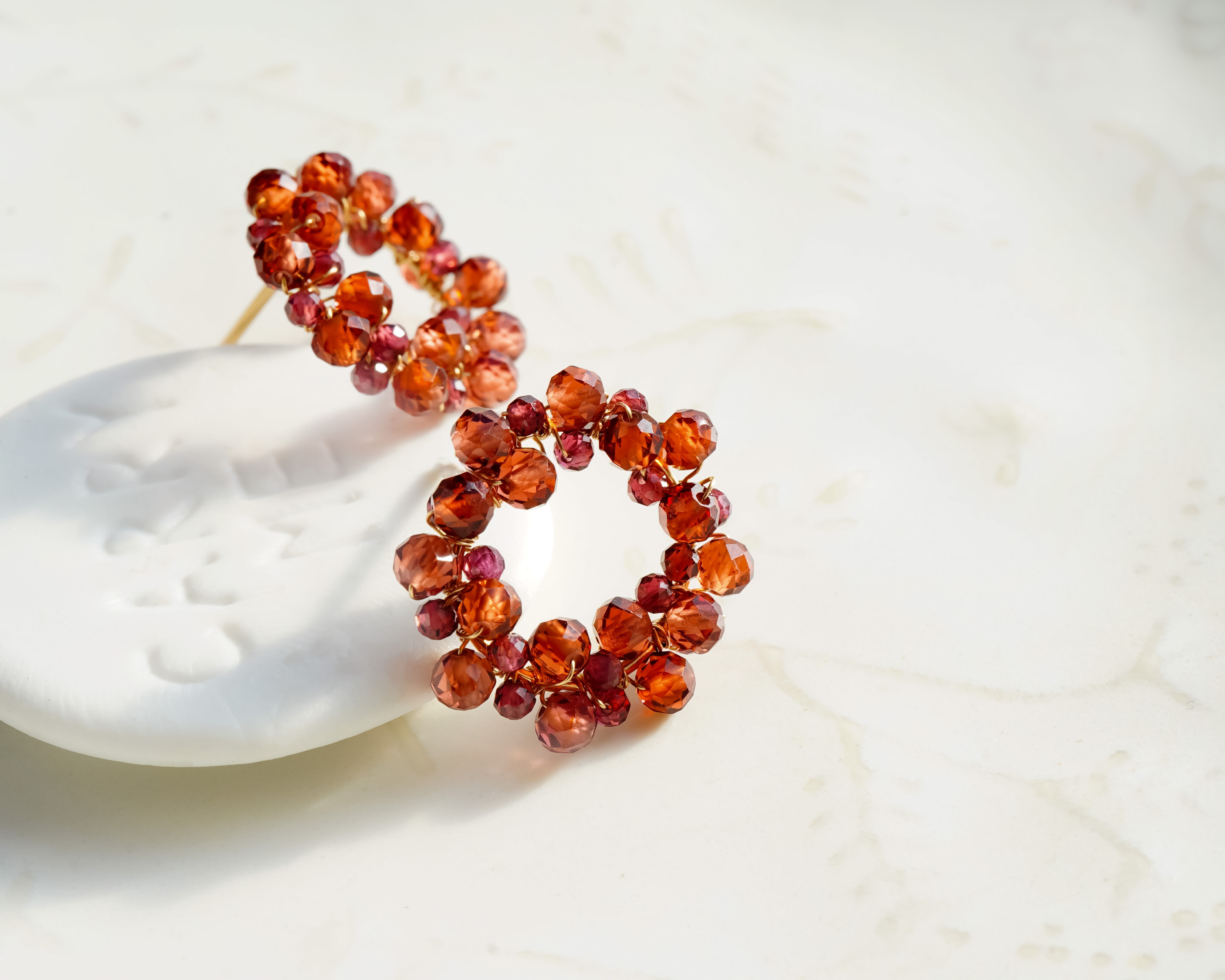 1月誕生石　ガーネットのスタッドピアス　14kgf ゴールドフィルド