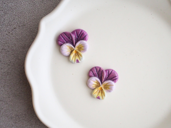 野に咲くビオラのブローチ*原種カラー2 1枚目の画像