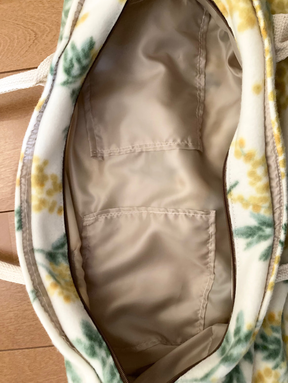暖かくて柔らかいミモザ柄のフリーストートバッグ(底マチ付き) 9枚目の画像