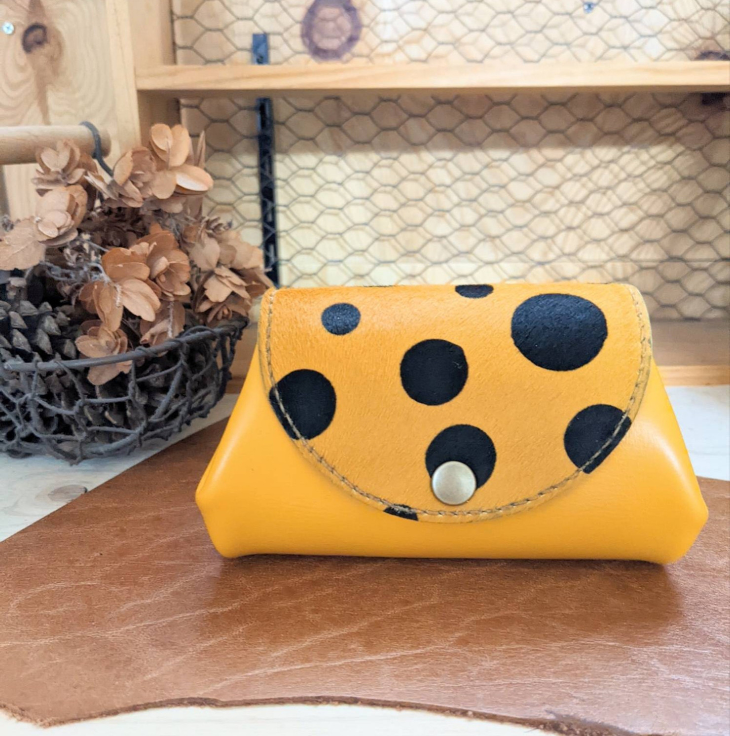 ぐしぐし手縫い＊ドット柄ハラコとマスタードイエローの本革  