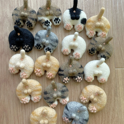 オーダーにゃんたまブローチ ブローチ NEEDLE FELTING olive 通販