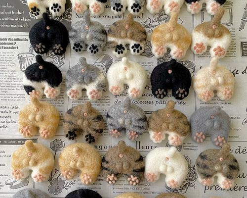 オーダーにゃんたまブローチ ブローチ NEEDLE FELTING olive 通販