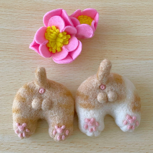 オーダーにゃんたまブローチ ブローチ NEEDLE FELTING olive 通販
