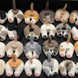 オーダーにゃんたまブローチ ブローチ NEEDLE FELTING olive 通販