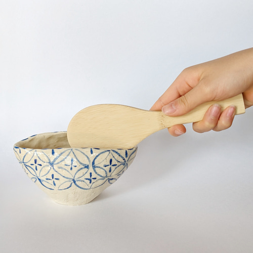 陶器製しゃもじ 青い花と赤い円デザイン おしゃれ しゃもじ 陶器製