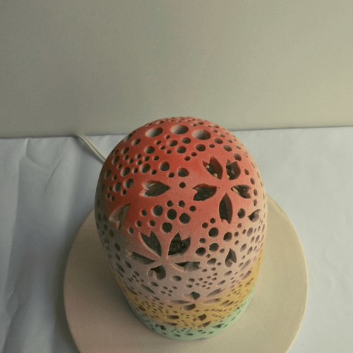 陶器ランプ通販窯元やす波窯の陶器ランプシェード『桜舞』は 縦 陶器ランプ通販窯元やす波窯の陶器ランプシェード『桜舞』は 縦