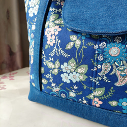花柄リバティバッグ　かぶせのついたトートバッグ（ブルー） 8枚目の画像