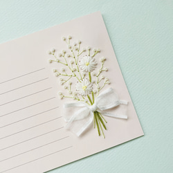 白いガーベラとかすみ草の花束　刺繍メッセージカード 結婚 出産 母の日 父の日 就職 卒業 入学 3枚目の画像