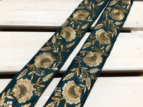50mm太幅・斜め掛けショルダーストラップ★茶色ベルト+青緑のサテン風生地にゴールドグラデの芥子の花刺繍の極太ショルダー 3枚目の画像