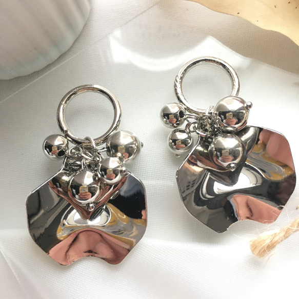 【送料無料】Original charm つぶつぶ シルバービーズ ペタルチャーム リング付き 2pcs 2枚目の画像