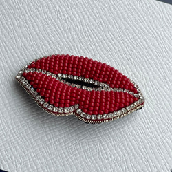 ビーズ刺繍のブローチ　-唇(セクシー)lips- 5枚目の画像
