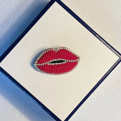 ビーズ刺繍のブローチ　-唇(セクシー)lips- 7枚目の画像