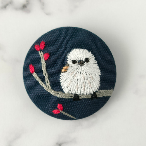 受注制作】雪の妖精シマエナガの刺繍ブローチor刺繍ヘアゴム ブローチ