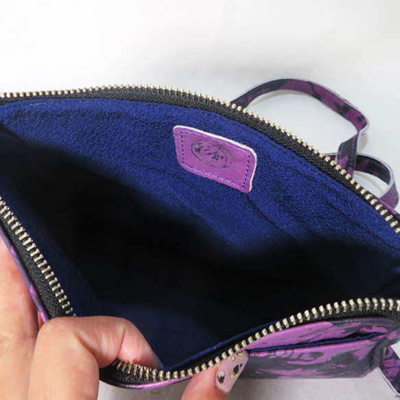 レザー横型ポシェット　コンパクト　ショルダーバッグ　着物リメイク　墨流しレザー　紫 6枚目の画像