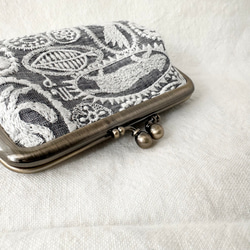 ミナペルホネンを使用して　カードポケット二つ付き　がま口ミニ財布 3枚目の画像