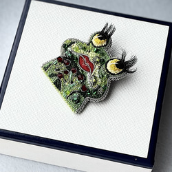 ビーズ刺繍のブローチ　-雨蛙frog- 4枚目の画像