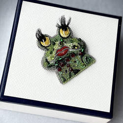 ビーズ刺繍のブローチ　-雨蛙frog- 3枚目の画像