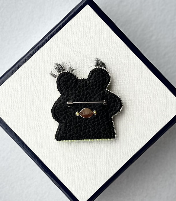 ビーズ刺繍のブローチ　-雨蛙frog- 6枚目の画像