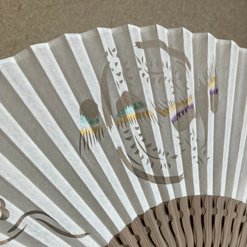 絵「絹糸団扇:鳳凰二」 伝統工芸品】奈良扇子 絹張切抜扇子 鳳凰 女性用 【夏にピッタリ