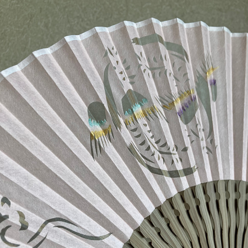 伝統工芸品】奈良扇子 絹張切抜扇子 鳳凰 女性用 【夏にピッタリ！全3