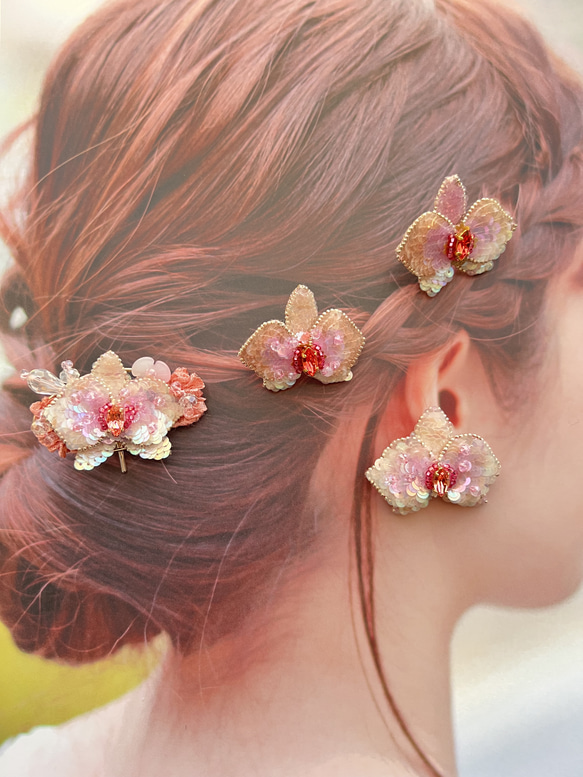 コチョウランの両耳用耳飾り（ピアス/イヤリング単体）桜色のオートクチュール刺繍　 4枚目の画像