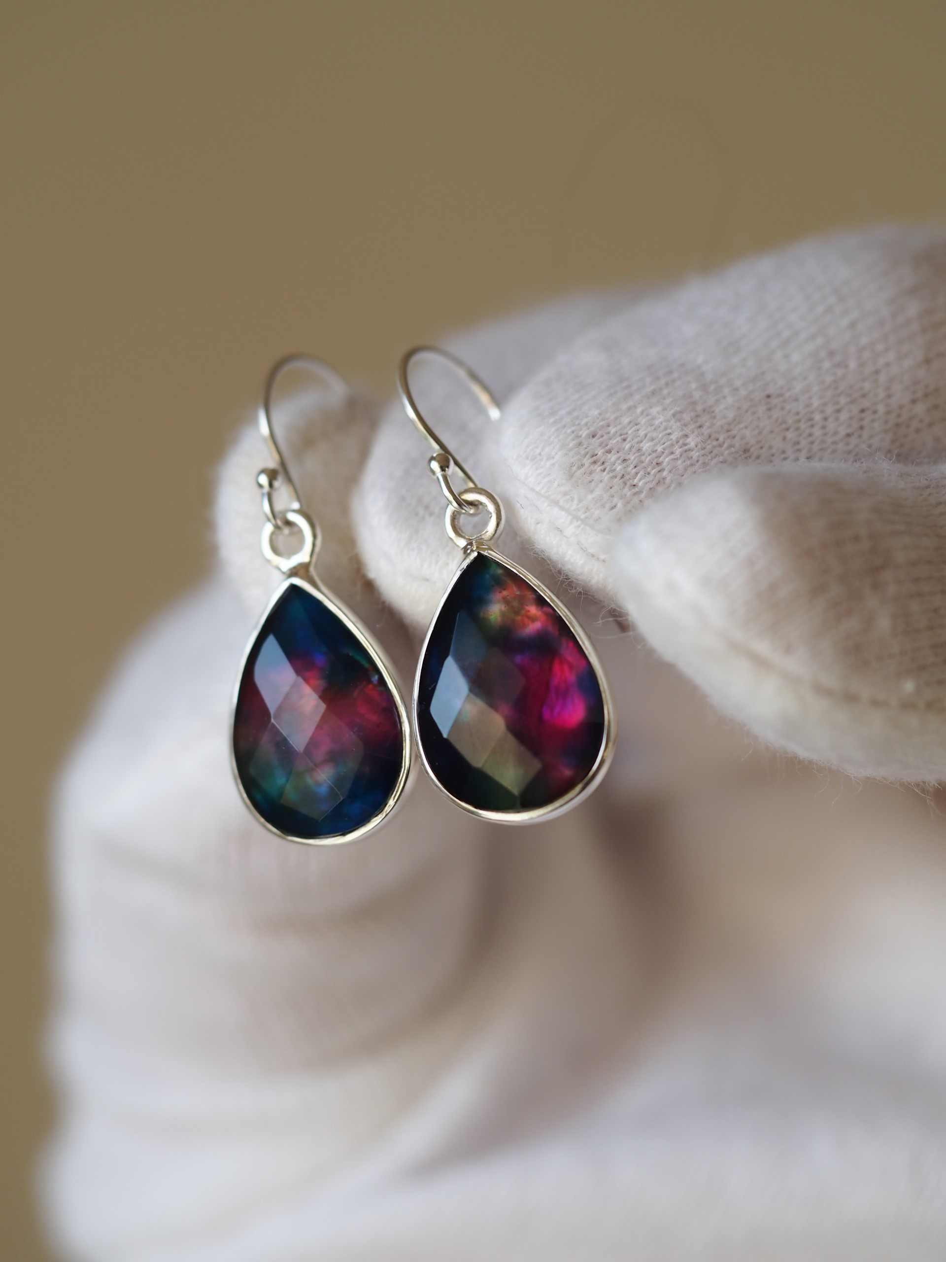 色選択：　HDアバロンシェルxクリスタル１４ 　S925ティアドロップ(ロジウム）フックピアス