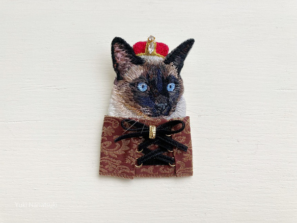 高貴なお猫様刺繍ブローチ40 2枚目の画像