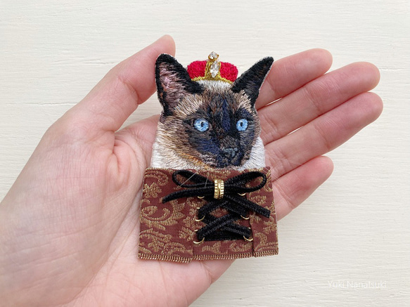 高貴なお猫様刺繍ブローチ40 8枚目の画像