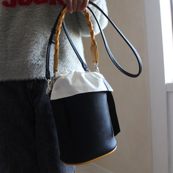 （受注生産） Creema限定　レザーの三つ編み持ち手 2WAYバケットバッグ  本革　ギフト　母の日  巾着バッグ　 7枚目の画像