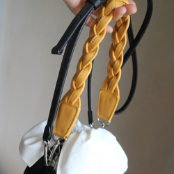 （受注生産） Creema限定　レザーの三つ編み持ち手 2WAYバケットバッグ  本革　ギフト　母の日  巾着バッグ　 6枚目の画像