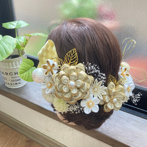 成人式 髪飾り つまみ細工 白 金 ゴールド アイボリー ヘア飾り