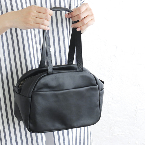 フォーマルにも普段使いにも◎ 本革ミニボストンバッグ som（ブラック