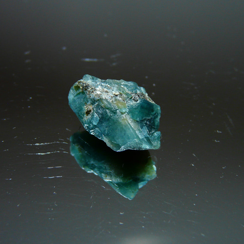 Q687 ☆御禁制の品☆ 【マダガスカル産】グランディディエライト原石