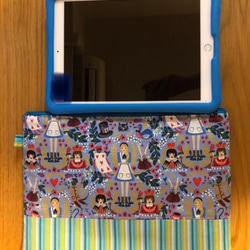iPadタブレットケース　小学生用　不思議の国のアリス　ブルー 3枚目の画像