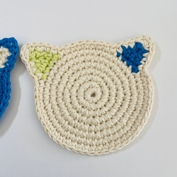 おばあちゃんが編む〝気まぐれ猫コースター〟※爽やかブルー×クリーム 3枚目の画像
