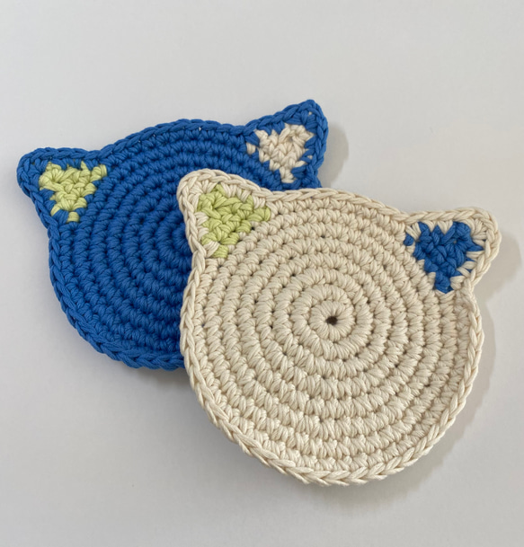 おばあちゃんが編む〝気まぐれ猫コースター〟※爽やかブルー×クリーム 5枚目の画像