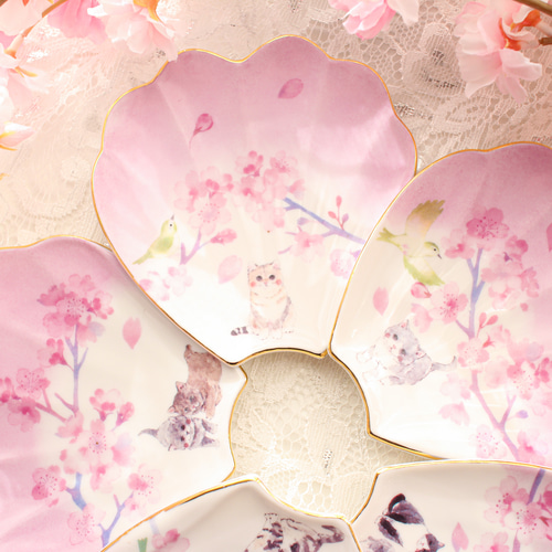 ハンドメイド❣️春爛漫❣️さくら満開❣️お花見、お出かけルンルン、うさぎ、春アレンジ❣️ 桜の花びらのお皿〜桜花爛漫〜 小皿 ❤︎Blanche Neige❤︎ 通販