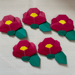 購入不可　ツバキ　赤、白、ピンク　折り紙、色画用紙　壁面1000円 d4b8043bc0fac9da493225941e23b1